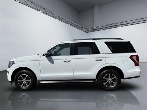 Used 2021 Ford Expedition XLT image 2