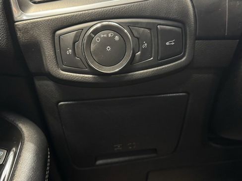 Used 2018 Ford Edge Titanium w/ Technology Package image 23