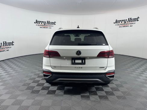 Used 2022 Volkswagen Taos SE w/ Panoramic Sunroof Package image 10