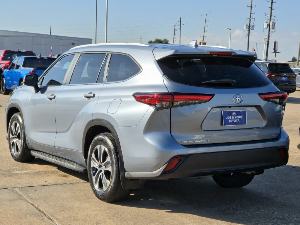 Used 2023 Toyota Highlander XLE FWD image 7