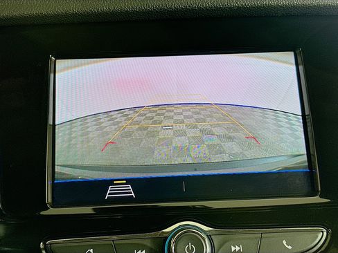 Used 2022 Buick Encore Preferred AWD/4WD image 21