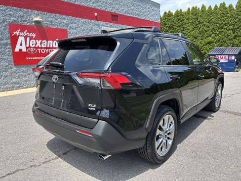 Used 2020 Toyota RAV4 XLE Premium AWD/4WD image 3