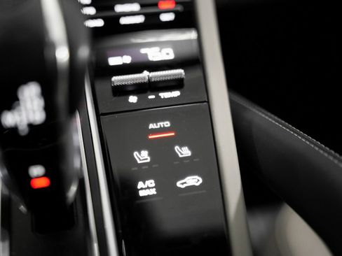 Used 2023 Porsche Cayenne GTS image 19