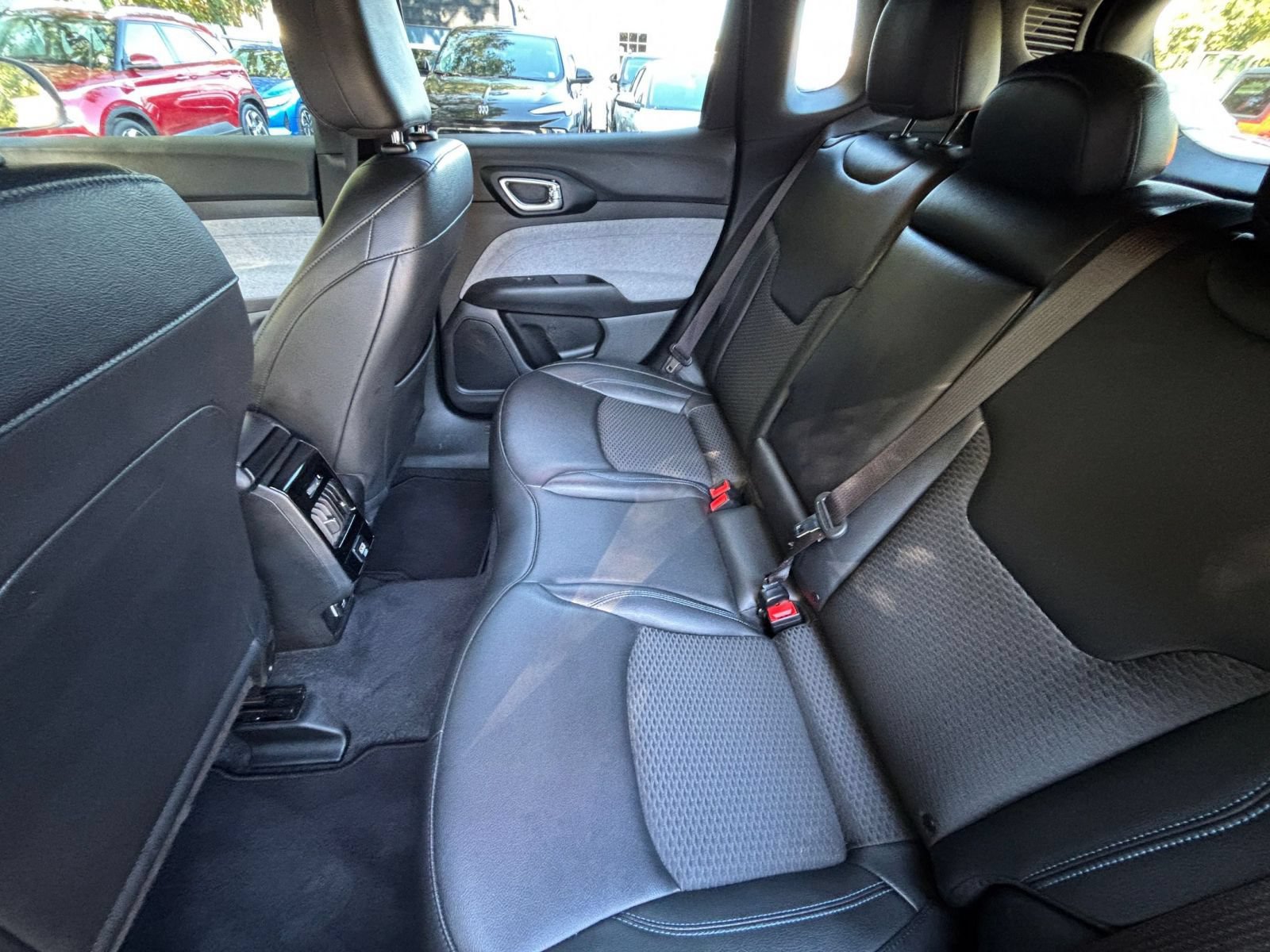 Used 2025 Jeep Compass Latitude AWD/4WD image 27