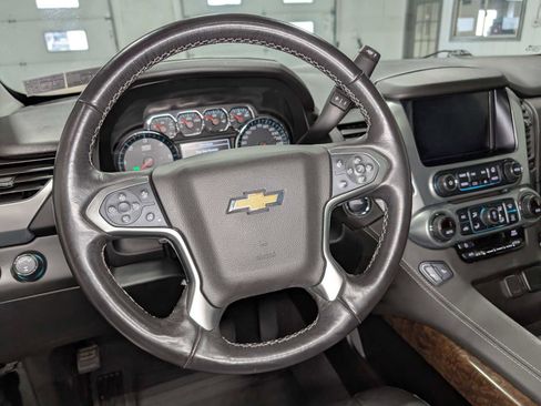 Used 2020 Chevrolet Suburban LT image 40