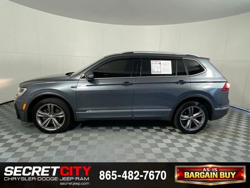 Used 2018 Volkswagen Tiguan SEL w/ R-Line Package AWD/4WD image 4