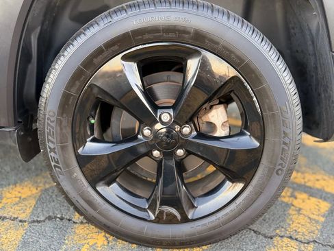 Used 2017 Jeep Cherokee Sport image 7