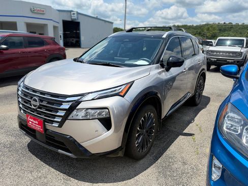 Used 2025 Nissan Rogue Platinum w/ Platinum Premium Package AWD/4WD image 6