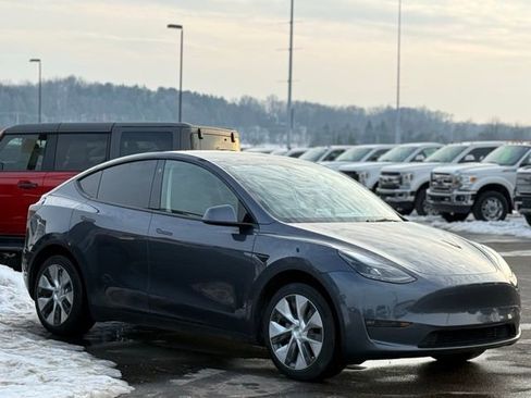Used 2023 Tesla Model Y Long Range image 41