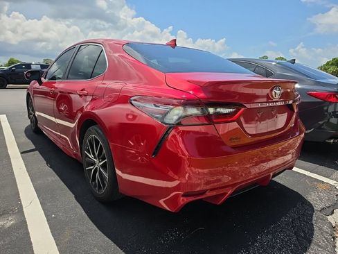 Used 2021 Toyota Camry SE FWD image 14