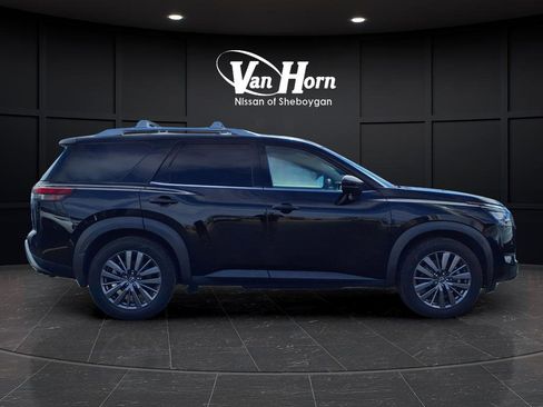 Used 2022 Nissan Pathfinder SL w/ SL Premium Package image 2