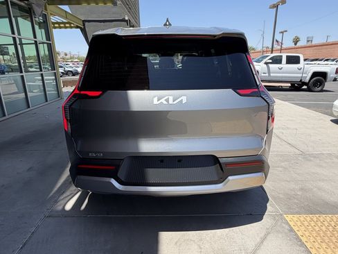 Used 2024 Kia EV9 Light RWD image 13