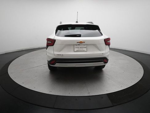 Used 2024 Chevrolet Trax LT w/ Sunroof Package FWD image 25