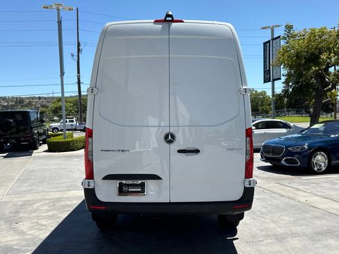 Used 2025 Mercedes-Benz Sprinter 2500 image 11