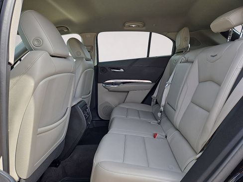 Used 2023 Cadillac XT4 Luxury FWD image 16