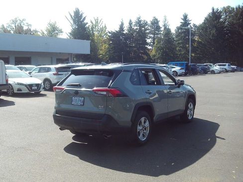 Used 2021 Toyota RAV4 XLE AWD/4WD image 5