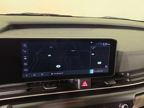 Certified 2025 Kia Carnival FWD image 17