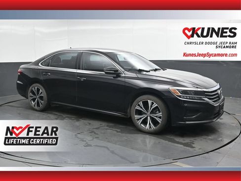Used 2022 Volkswagen Passat 2.0T SE FWD image 1