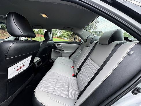 Used 2015 Toyota Camry SE FWD image 12