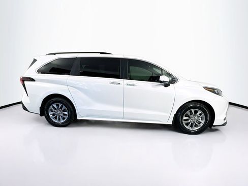 Used 2024 Toyota Sienna XLE image 11