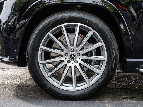 New 2026 Mercedes-Benz GLS 580 4MATIC image 9