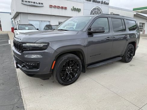 Used 2023 Jeep Wagoneer Series II image 4