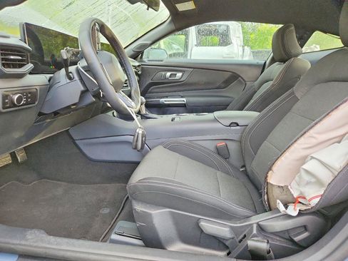 Used 2025 Ford Mustang Coupe RWD image 5