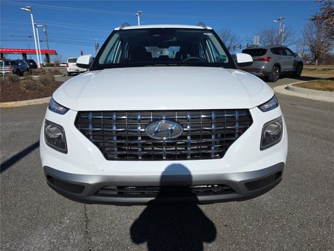 Certified 2025 Hyundai Venue SEL image 11
