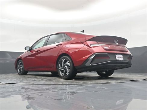 Used 2025 Hyundai Elantra SEL image 42