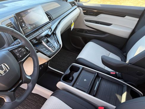 Certified 2026 Honda Odyssey Elite image 17