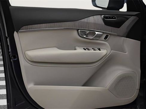 Used 2024 Volvo XC90 B6 Plus image 22