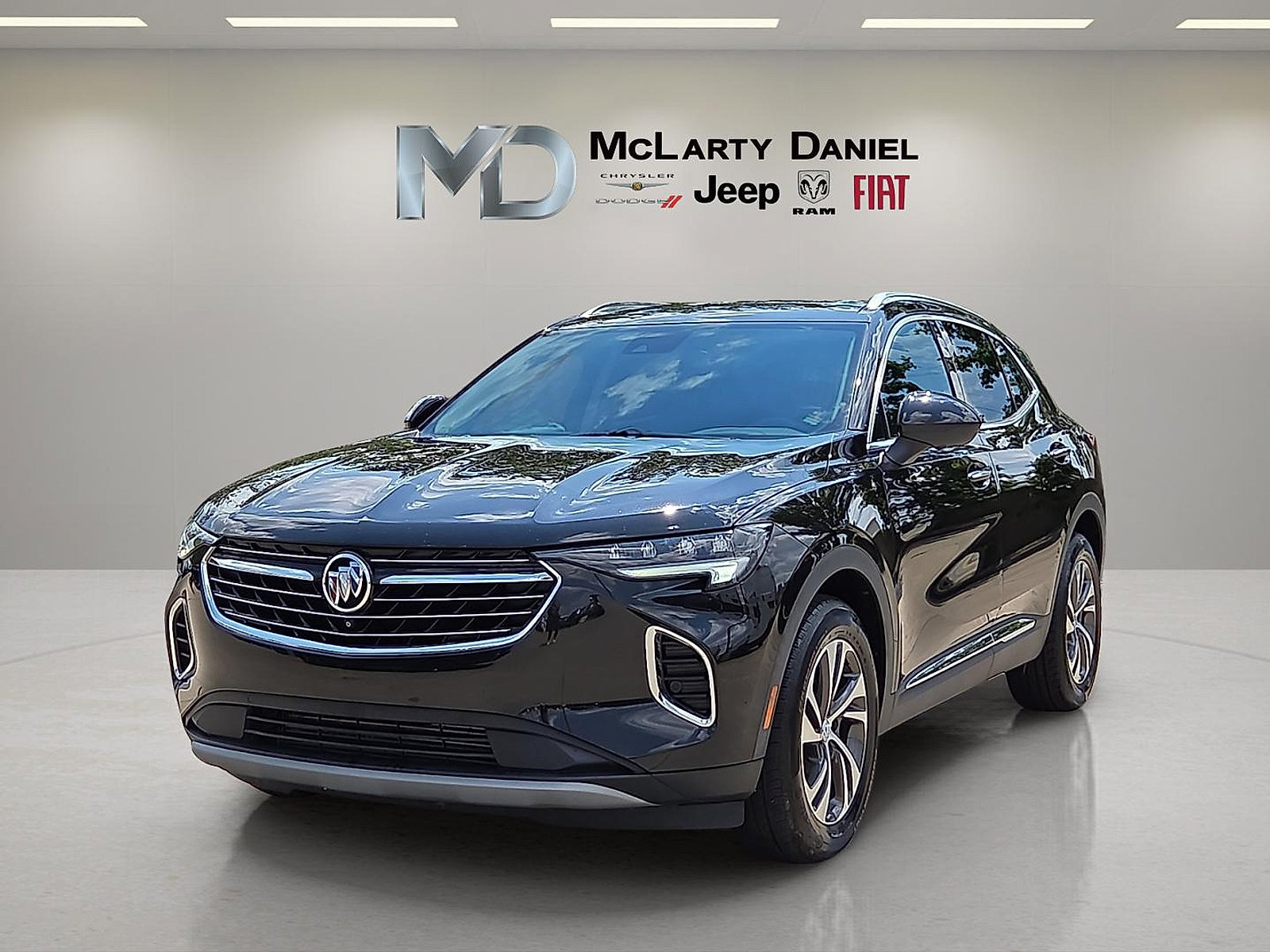 Used 2022 Buick Envision Essence w/ Technology Package I AWD/4WD image 2