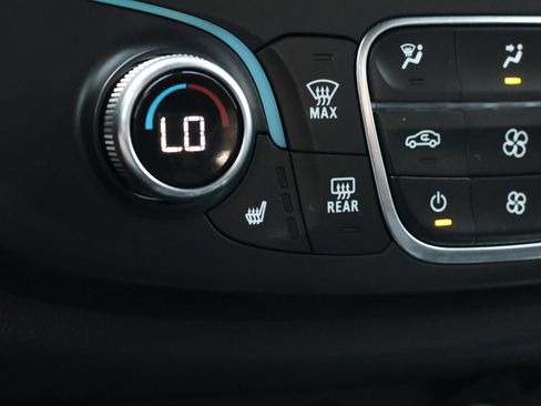 Used 2023 Chevrolet Traverse RS FWD image 4