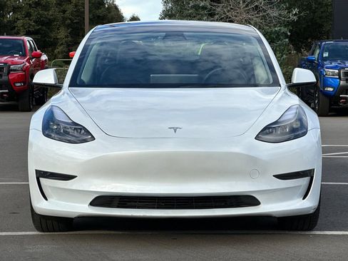 Used 2023 Tesla Model 3 Standard Range image 9