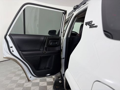 Used 2019 Toyota 4Runner TRD Off-Road Premium AWD/4WD image 12