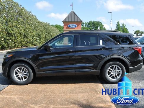 New 2026 Ford Explorer Active w/ Active Comfort Package RWD image 2