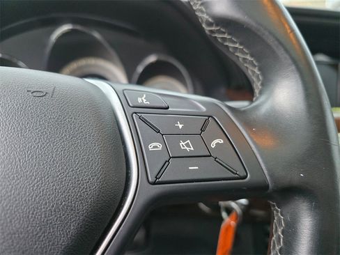 Used 2015 Mercedes-Benz GLK 350 4MATIC image 29