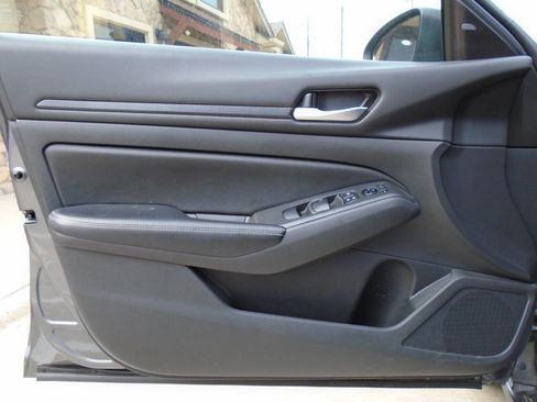 Used 2024 Nissan Altima 2.5 SV FWD image 28