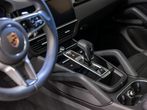 Certified 2023 Porsche Cayenne AWD/4WD image 3