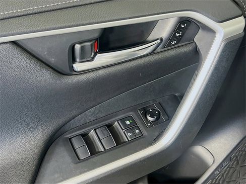 Used 2019 Toyota RAV4 Limited image 11