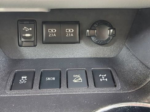 Used 2017 Toyota Highlander XLE AWD/4WD image 51