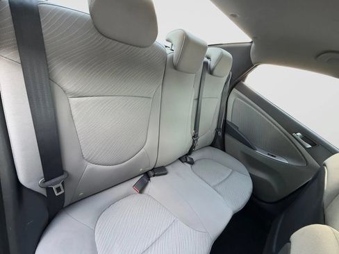 Used 2016 Hyundai Accent SE w/ Option Group 03 FWD image 18