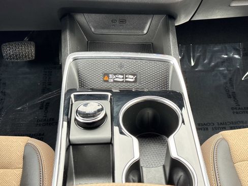 Used 2026 Chevrolet Equinox ACTIV w/ Convenience Package III image 6