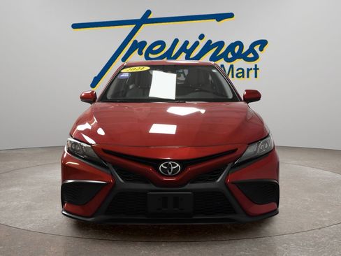 Used 2021 Toyota Camry SE image 3