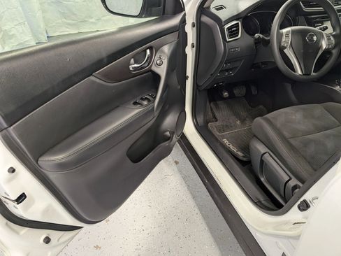 Used 2016 Nissan Rogue S w/ Appearance Package image 15