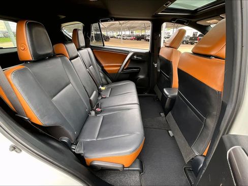 Used 2017 Toyota RAV4 SE image 19