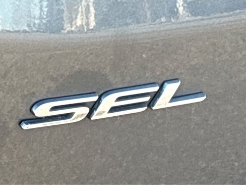 Used 2024 Ford Edge SEL image 17