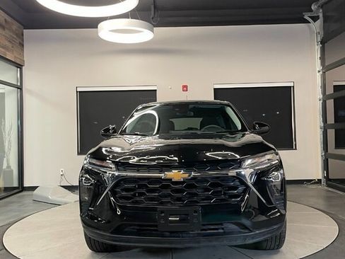 Used 2024 Chevrolet Trax LS w/ LS Convenience Package image 8