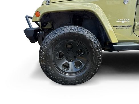 Used 2013 Jeep Wrangler Unlimited Sahara w/ Connectivity Group AWD/4WD image 9