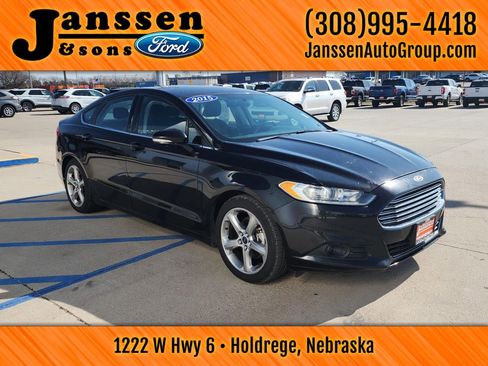 Used 2015 Ford Fusion SE image 4